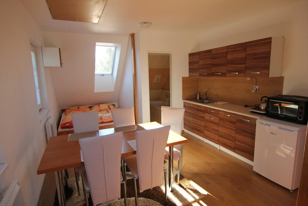 Apartment Ostružná Rom bilde